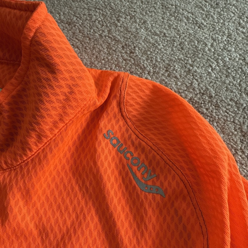 Saucony 1/4 Zip Running Jogging Pullover Mens Sz S Orange Mock Neck Vizipro - Picture 4 of 8